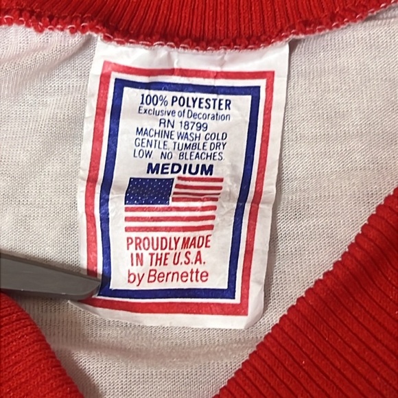 VINTAGE 80s Made in the USA Oversized Boxy Cropped Color Block V Neck T shirt - Picture 4 of 8